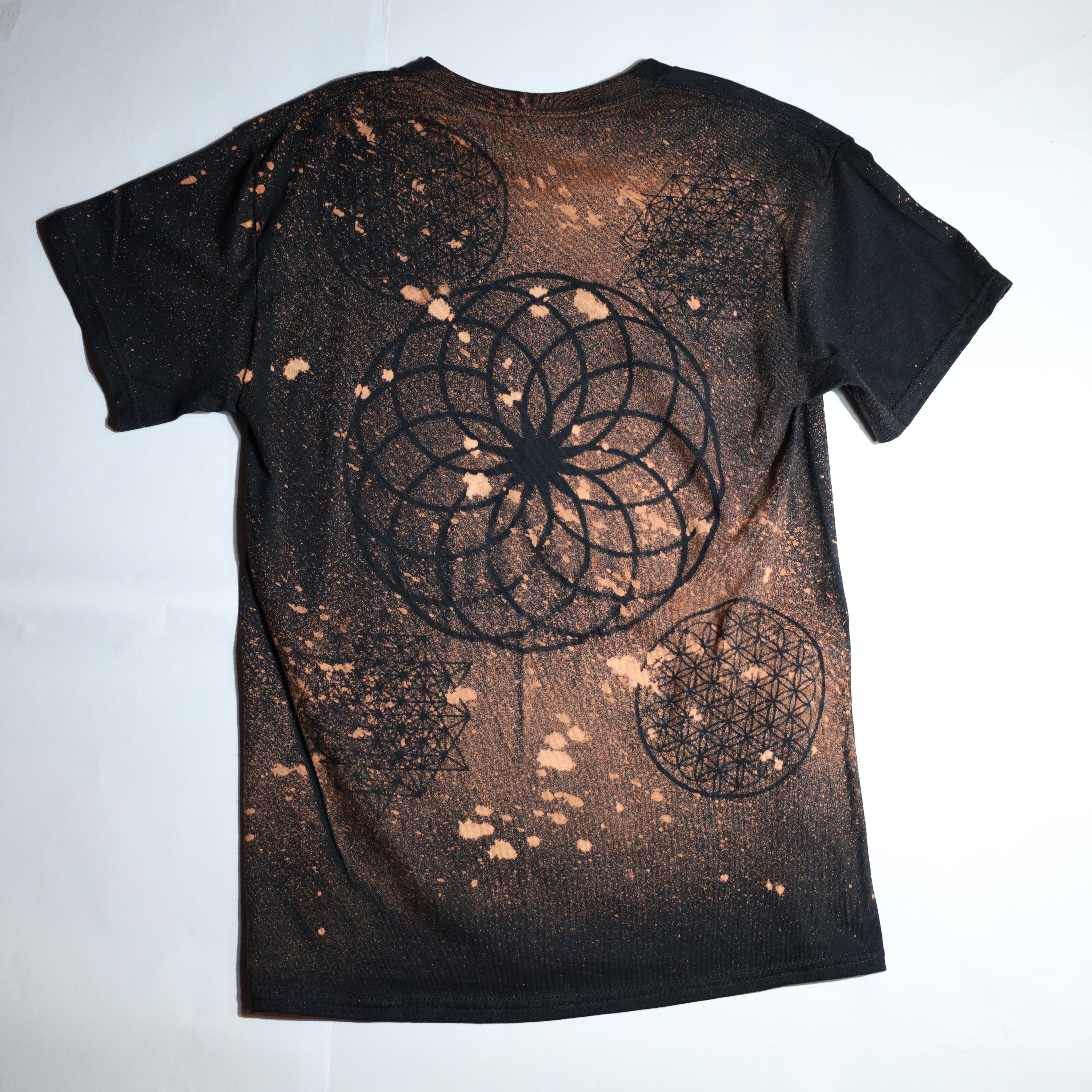 Sacred Geometry Designed T-shirt 2 of 50 MEDIUM (Seed of life)